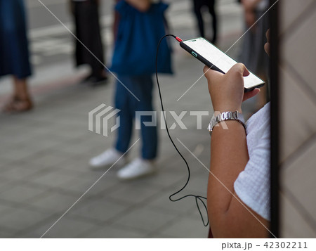 People using smartphone People using smartphone 42302211