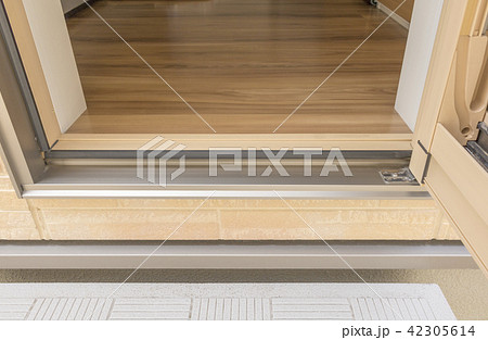 新築住宅の勝手口 42305614