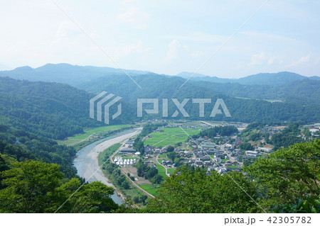 生坂村の眺望と犀川の流れ 42305782
