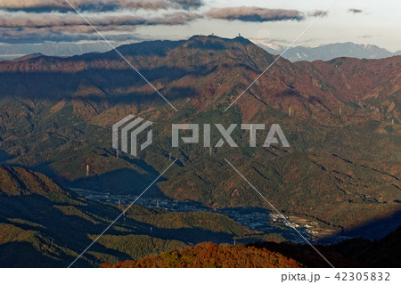 道志山地・今倉山から見る朝の三ツ峠・南アルプス 道志山地・今倉山から見る朝の三ツ峠・南アルプス 42305832