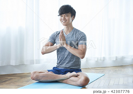 ヨガ 男性 ヨガ 男性 42307776