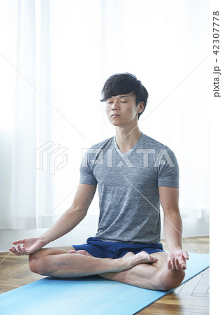ヨガ 男性 ヨガ 男性 42307778