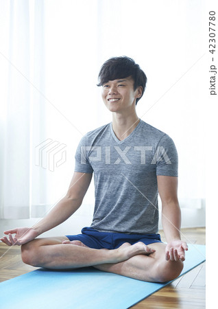 ヨガ 男性 ヨガ 男性 42307780