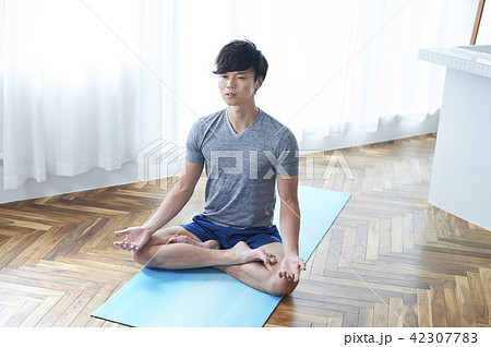 ヨガ 男性 ヨガ 男性 42307783