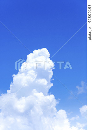 青空 空 雲 夏の空 背景 背景素材 7月 コピースペース 青空 空 雲 夏の空 背景 背景素材 7月 コピースペース 42309193