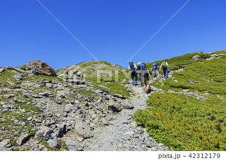 中岳山頂を目指す 42312179