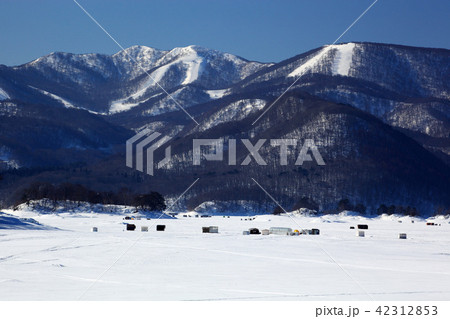 裏磐梯桧原湖の氷上ワカサギ釣り 42312853