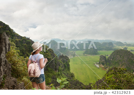 woman tourist with backpack enjoying valley view  42312923