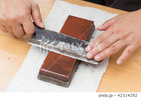 菜切り包丁を研ぐ 菜切り包丁を研ぐ 42314202