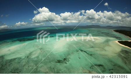 ドローン映像：竹富島のコンドイビーチ 42315091