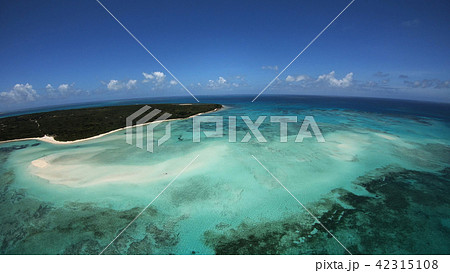 ドローン映像:竹富島のコンドイビーチ ドローン映像:竹富島のコンドイビーチ 42315108