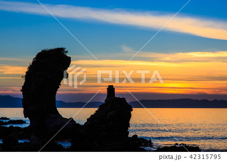 両子岩(ふたごいわ)の日没後 【長崎県南島原市】 両子岩(ふたごいわ)の日没後 【長崎県南島原市】 42315795