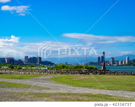Tamsui river and mountains in Taipei, Taiwan Tamsui river and mountains in Taipei, Taiwan 42316737