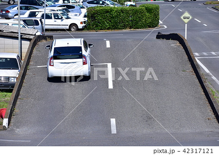 自動車教習所の坂道発進 42317121