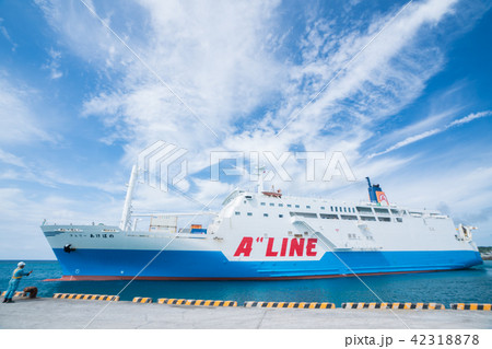 与論島の茶花港 42318878