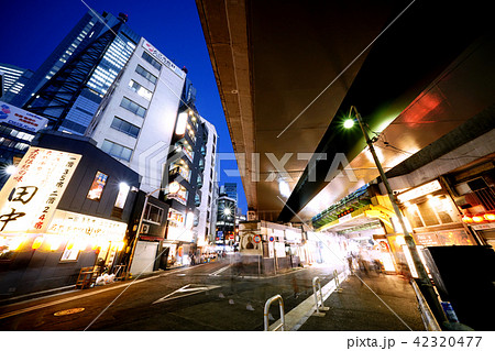 日本の東京都市景観　夜の新橋　 42320477