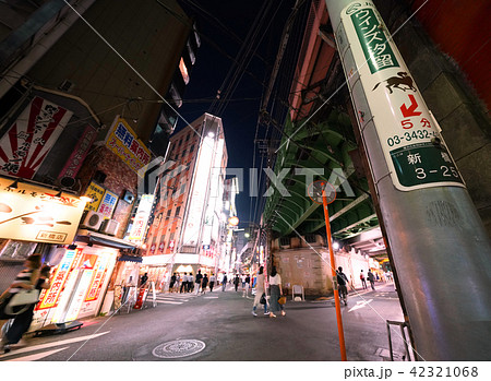 日本の東京都市景観　夜の新橋 42321068