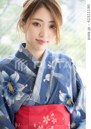 浴衣の女性 42321190