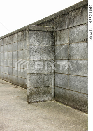 ブロック塀の控え壁 42321660