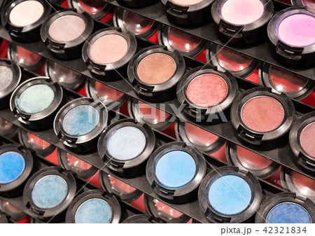 Round eyeshadow containers different colors Round eyeshadow containers different colors 42321834