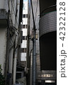 ビルの隙間の向こう 42322128