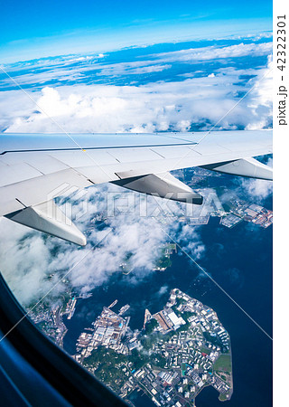 飛行機から見える景色 東京湾 の写真素材