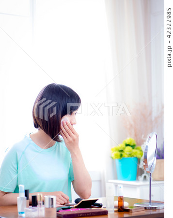 woman with makeup cosmetics woman with makeup cosmetics 42322985