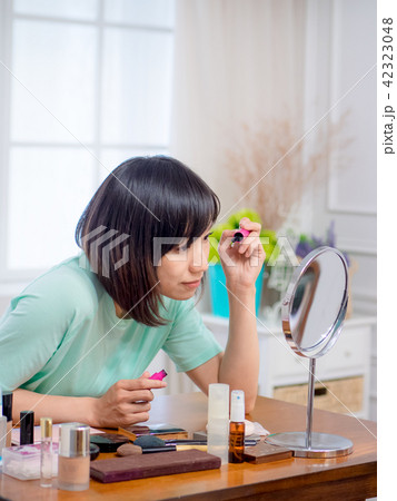 woman with makeup cosmetics 42323048
