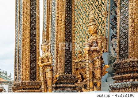 Golden giant guardian statue Bangkok Grand Palace Golden giant guardian statue Bangkok Grand Palace 42323196
