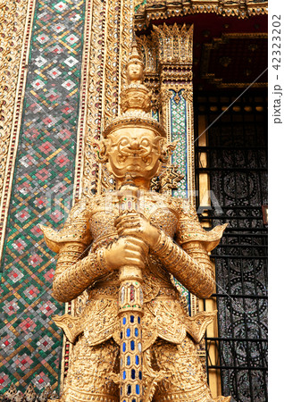 Golden giant guardian statue Bangkok Grand Palace 42323202