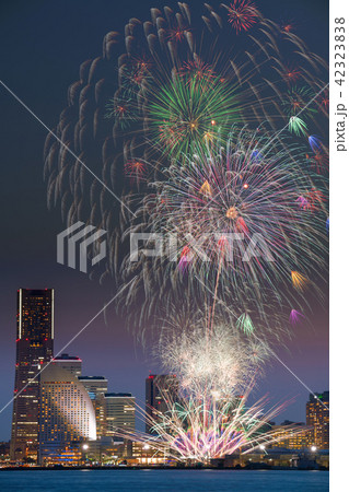 横浜みなとみらい21と花火 横浜みなとみらい21と花火 42323838