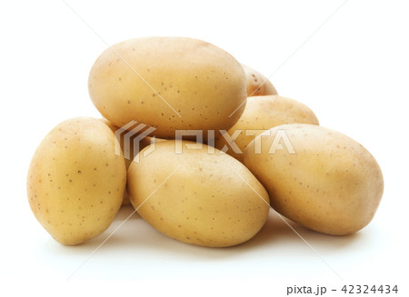 heap of raw potato  42324434