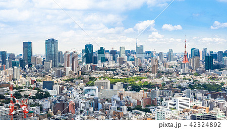 東京　青空と都市風景 42324892