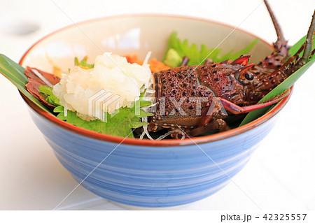贅沢な伊勢海老ウニ丼 贅沢な伊勢海老ウニ丼 42325557