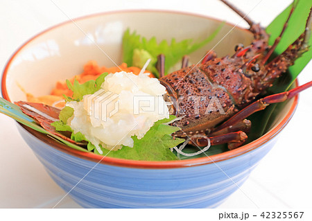 贅沢な伊勢海老ウニ丼 贅沢な伊勢海老ウニ丼 42325567