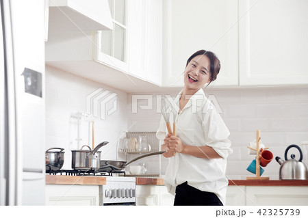 韓国人 女性 女 42325739