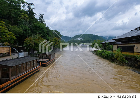 嵐山 増水した桂川 42325831