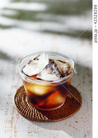 夏の日のアイスコーヒーの写真素材