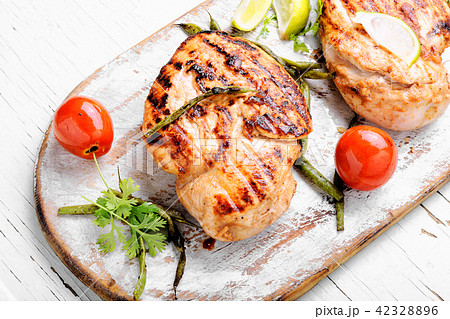 Grilled healthy chicken breasts 42328896