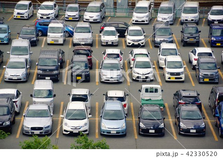 広い駐車場　俯瞰 42330520