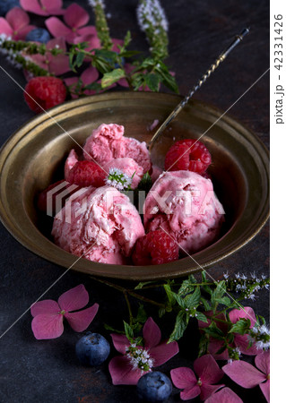 Raspberry Ice Cream 42331426