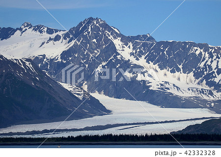 アラスカ氷河クルーズからの景色(雪山) アラスカ氷河クルーズからの景色(雪山) 42332328