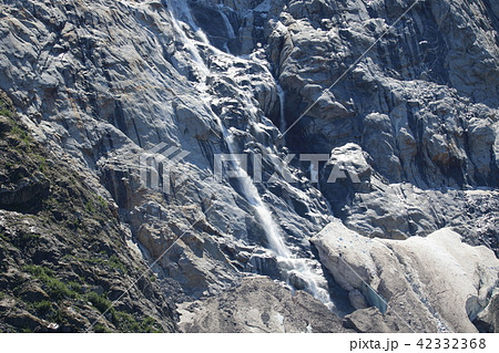 アラスカ氷河クルーズからの景色(氷河から流れる水) アラスカ氷河クルーズからの景色(氷河から流れる水) 42332368