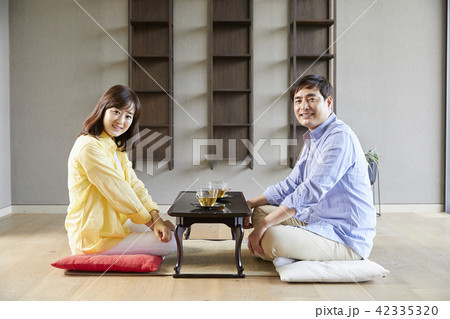 笑顔 微笑 微笑み 42335320