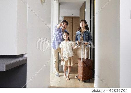 指す 指さす 家族 42335704