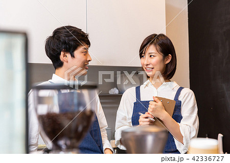 カフェ スタッフ カフェ スタッフ 42336727