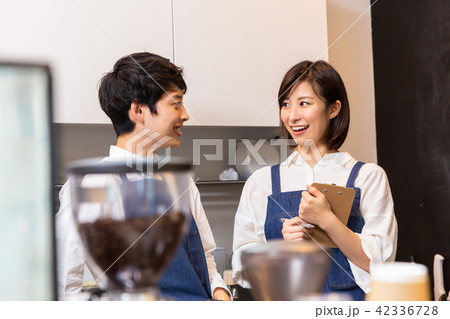 カフェ スタッフ カフェ スタッフ 42336728