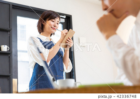 カフェ アルバイトスタッフ カフェ アルバイトスタッフ 42336748