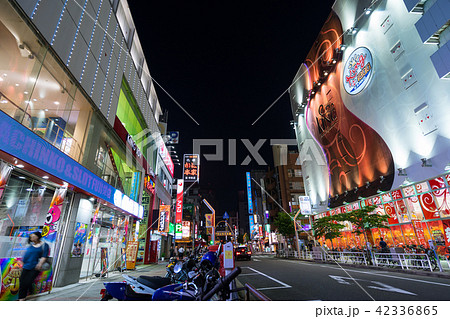 名古屋市栄3丁目 呉服町通り プリンセス大通り キング観光 サウザンド栄住吉店 キングジョイ前の写真素材 42336865 Pixta