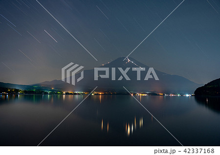 （山梨県）山中湖から見る　富士山　夜景 42337168